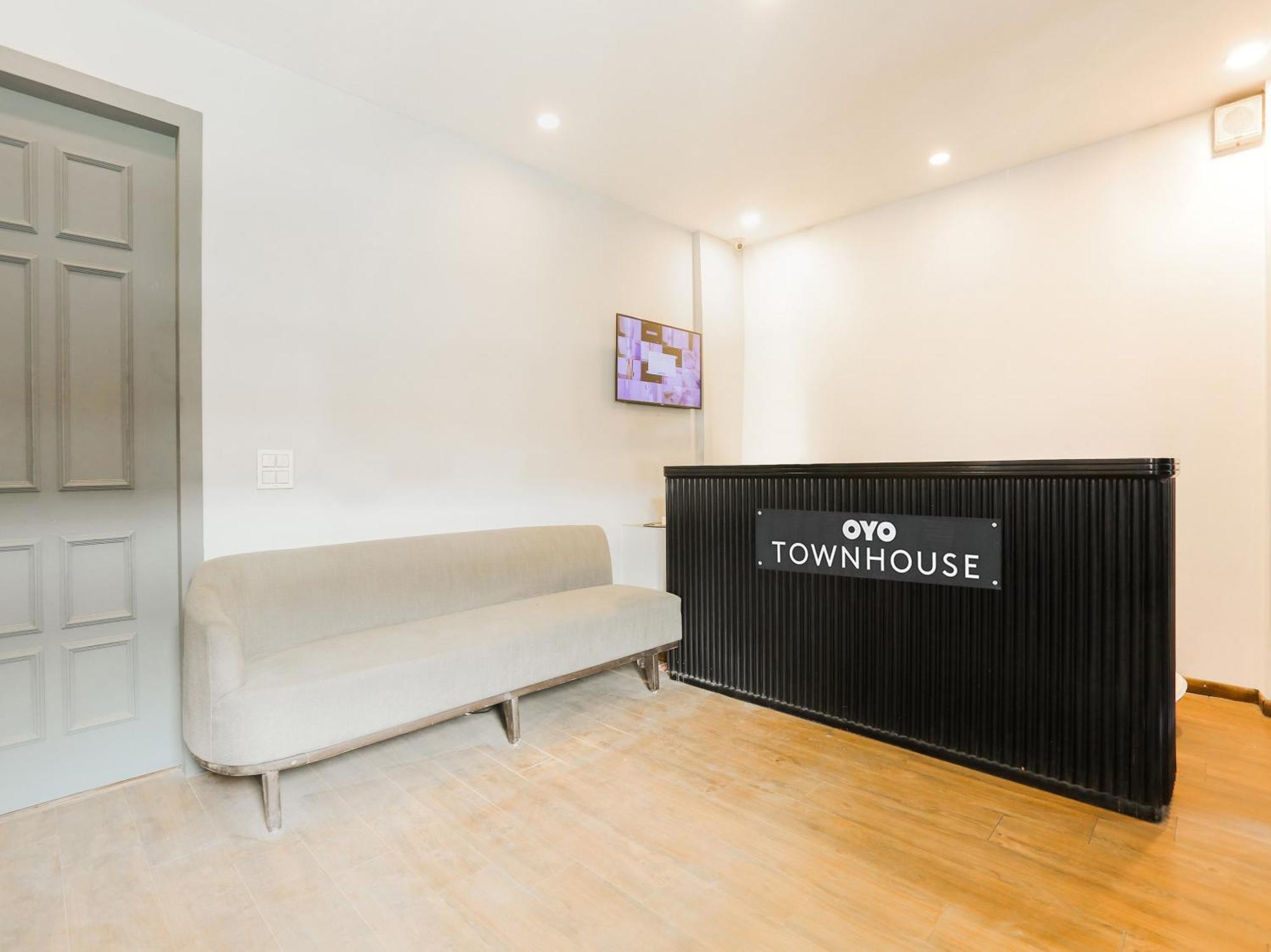 Townhouse Meera Bagh 4*
