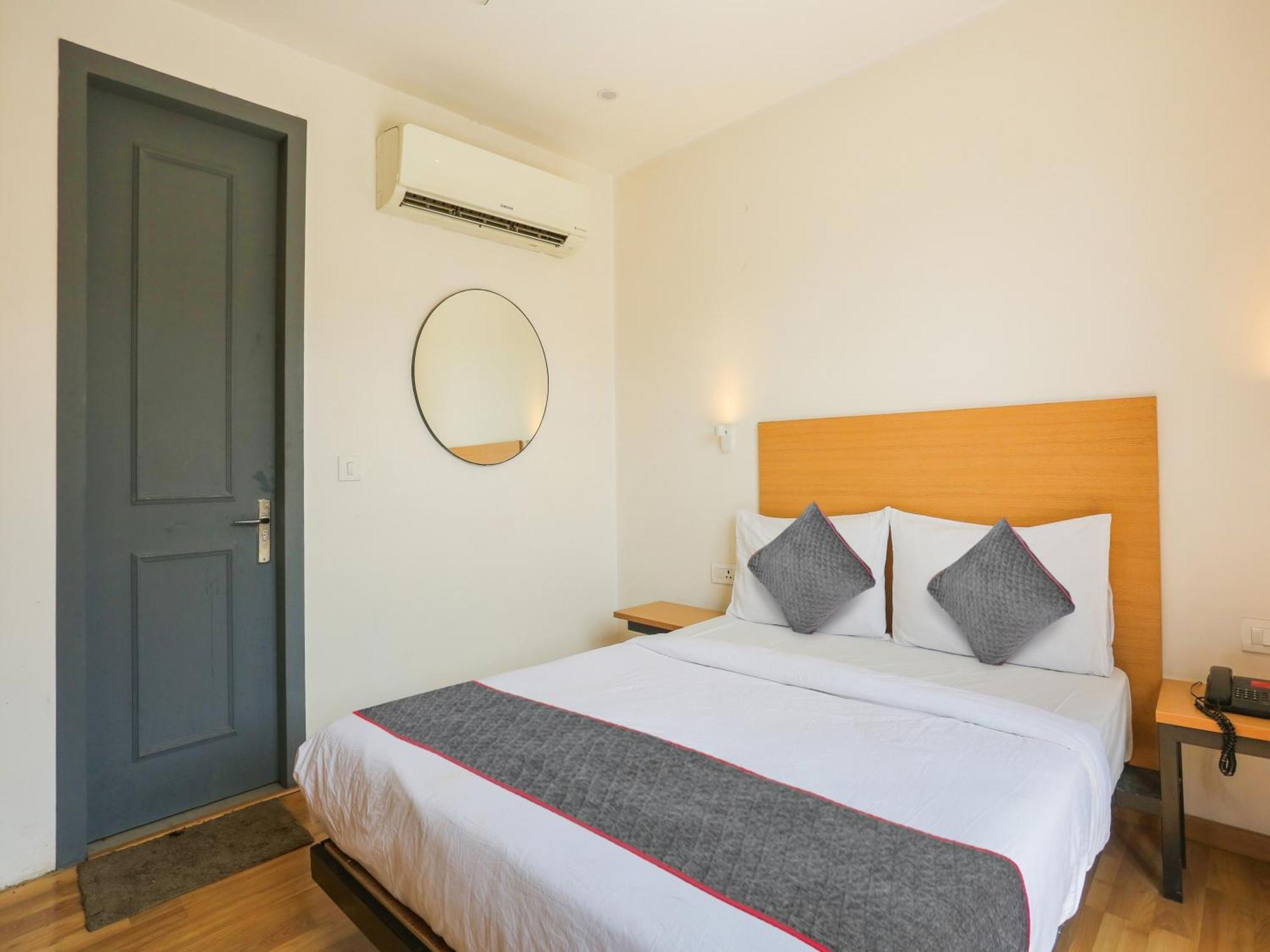 Townhouse Meera Bagh Hotel 4*