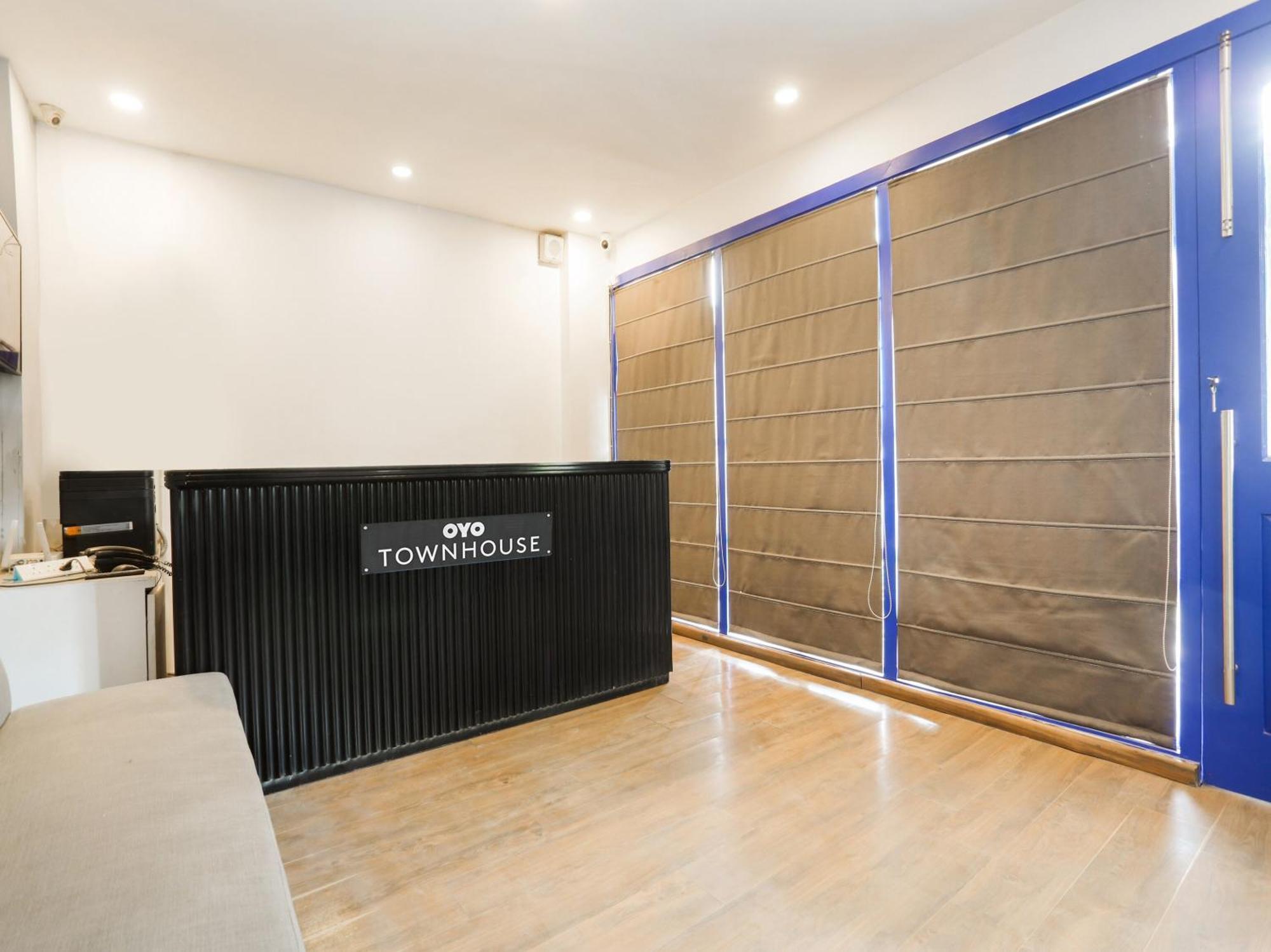 Townhouse Meera Bagh Hotel 4*