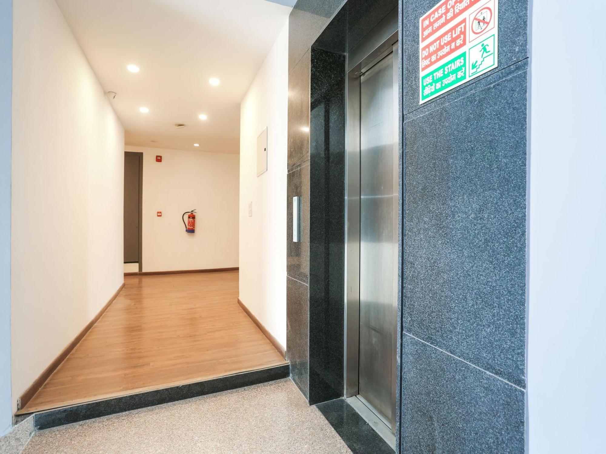 Townhouse Meera Bagh 4*